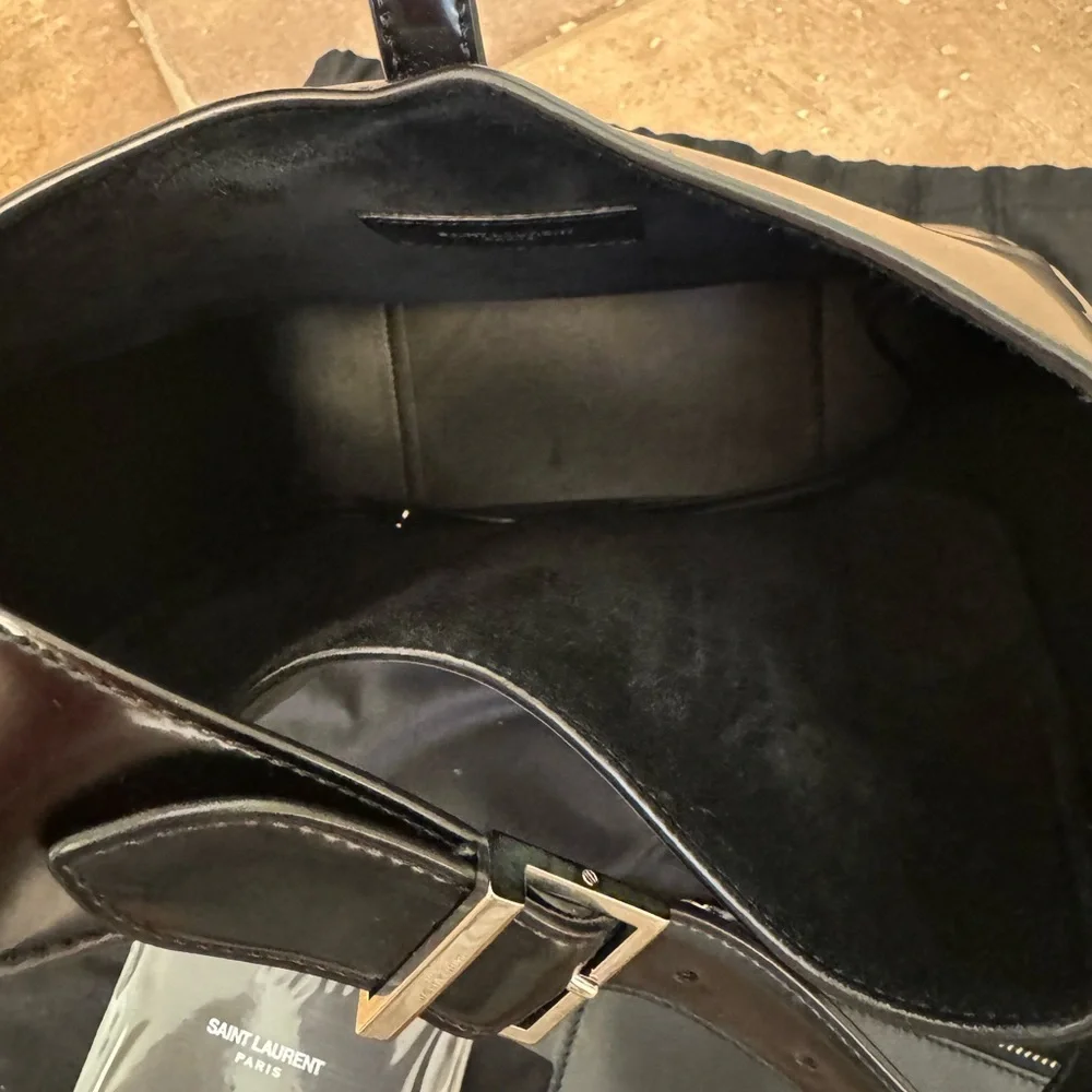 Yves Saint Laurent Glossy Black Shoulder Bag - Picture 2 of 8
